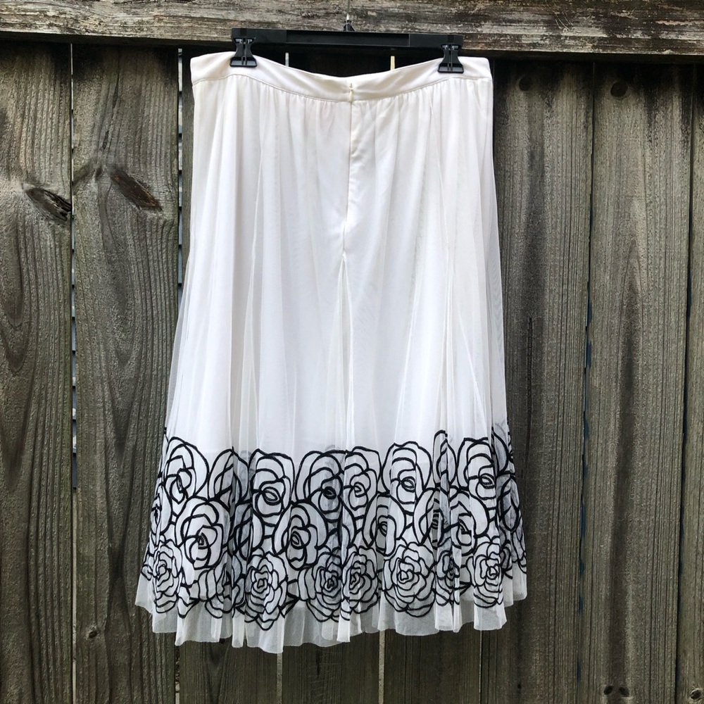 Oscar by Oscar de la Renta Floral Embroidered Mesh Midi Skirt Size 8 White Black - Picture 6 of 10